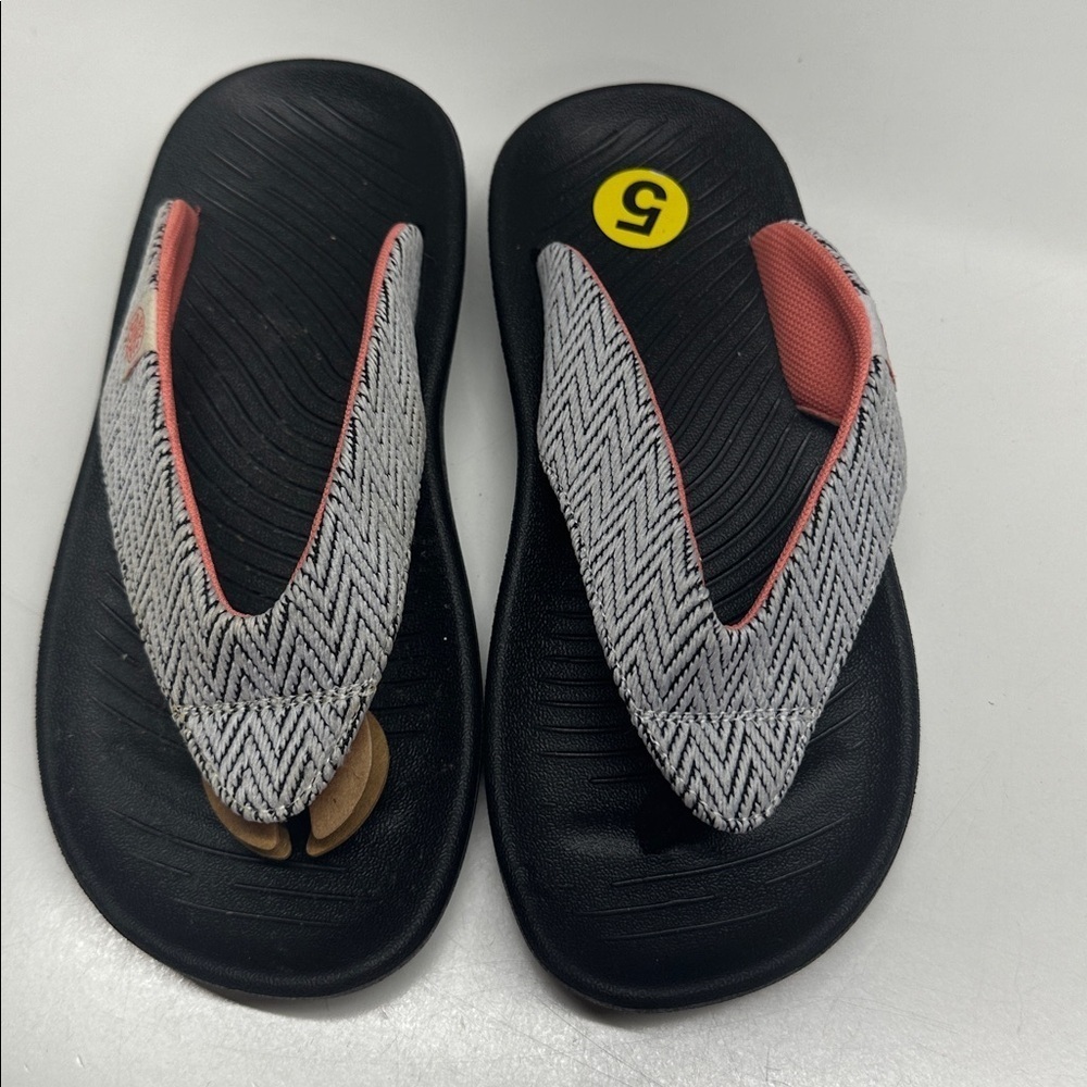 Hey Dude Meg Flip Flop Lightweight Thong Sandals Waves Black Print Womens Size 5 - Picture 1 of 7